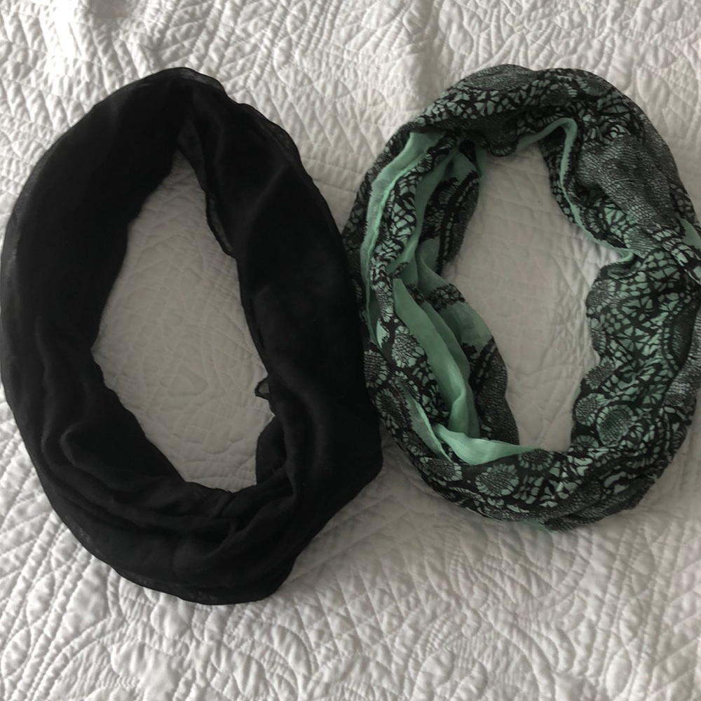 Double Layered Infinity Scarf - Picture 2 of 2